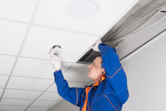 Perfiles y cielo falso